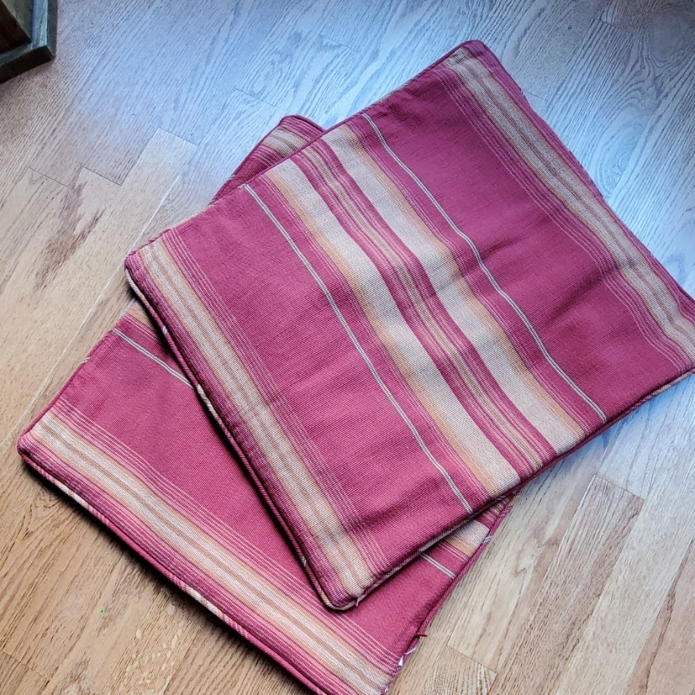 2 Pillows 20x19